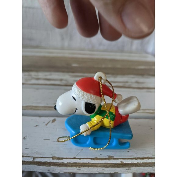 United feature Snoopy sledding blue ornament Xmas - Picture 2 of 6